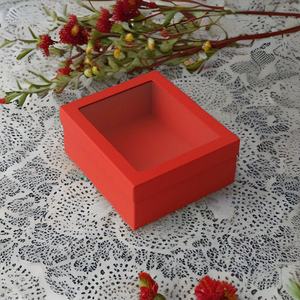 Tùy Chỉnh Tái Chế Giấy Màu Đỏ Hộp Quà Tặng Với Lớp Phủ UV Dập Nổi Cửa Sổ Trong Suốt Cho Valentine Bánh Và Quà Tặng Nhỏ - Product Image 6