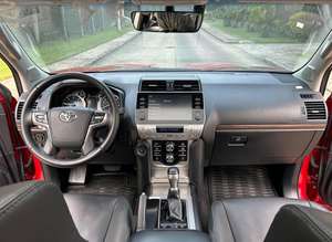 2022 para Toyota Land Cruiser Prado SUV Híbrido de Lujo, Motor Turbo Automático, Opciones de Interior Claro y Oscuro, Neumáticos R17/R18 - Product Image 5