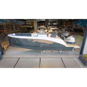 Bateau de sports nautiques Maxima 700 Sport à console centrale - Product Image 1