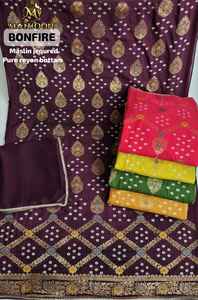 Costume élégant en mousseline jacquard non cousue pour femmes de la meilleure qualité, parfait pour les événements ethniques personnalisés, disponible à la vente - Product Image 2