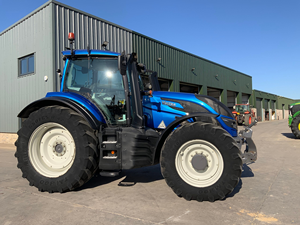 Tractor Agrícola Valtra Usado 2020 Azul 4x4 con Alto Nivel de Seguridad - Product Image 4