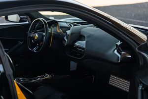 SF90 Stradale 2022, V8 Híbrido Enchufable de 986 hp, Paquete Assetto Fiorano - Product Image 5