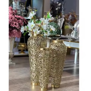 Jarrón de metal con acabado de espejo de lujo con diseño martillado Acento elegante Ideal para centros de mesa de boda y estilo moderno para eventos - Product Image 3