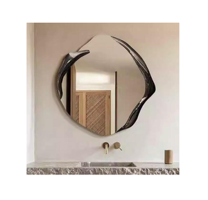 Cadre de miroir robuste conçu pour un style mural classique avec une finition brun riche et des accents sculptés traditionnels - Product Image 4