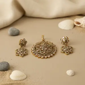 Ensemble de pendentif et de boucles d'oreilles en or 24 carats plaqué diamant floral, bijoux en cuivre fin pour femmes, cadeau de mariage - Product Image 1