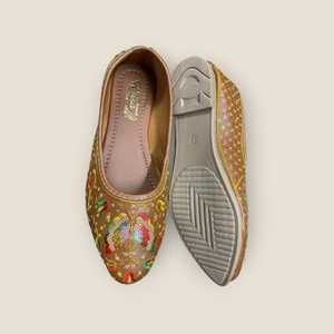 Jutti Punjabi brodée à la main, à bout fermé et rembourrée pour femmes - Product Image 2