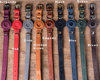 Collier pour chien et chat en cuir personnalisé avec rivets, GPS AirTag bleu, par Phoenix Fashion