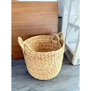 Paniers de rangement ronds naturels en jacinthe d'eau avec poignée panier en osier bon prix par Eco2go Vietnam - Product Image 5