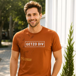 Getzo DIV T-shirt graphique décontracté en coton imprimé à col rond et à manches courtes pour hommes-T-shirt de mode marron - Product Image 1
