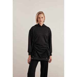 Sudadera con Capucha Negra Extra Grande para Mujer, con Tejido de Seda Transpirable y Estampado Puff - Product Image 2
