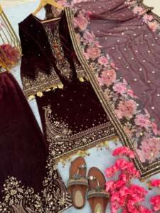 Top de terciopelo pesado de diseñador de Ropa Étnica india con hermoso traje Dupatta de estampado digital Palazzo de terciopelo bordado y pesado - Product Image 2