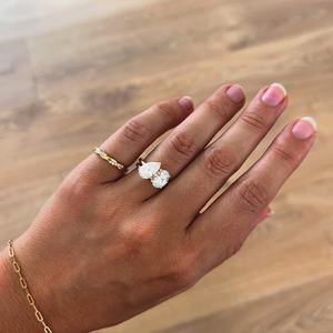Anillo de Moissanita con Doble Piedra Ovalada en Forma de Pera, Directo de Fábrica, Oro de 10K, 14K, 18K, Regalo de Compromiso, Promesa, Aniversario, Envío Incluido - Product Image 1