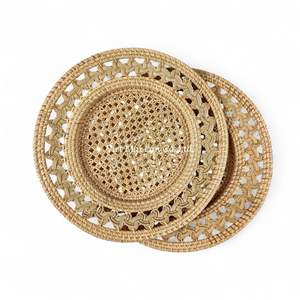 Assiette de présentation en rotin naturel durable, fabriquée à la main au Vietnam, pour une utilisation sur la table à manger et un style de table écologique - Product Image 1