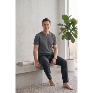 T-shirt pour homme en crêpe noir, style décontracté, coupe ample, col à revers, pour l'été - Product Image 2