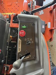 ขายเครื่องตัดหญ้า Husqvarna Z572X Commercial Zero Turn รุ่น 31 แรงม้า ขนาด 72 นิ้ว พร้อมแท่นตัดแบบ Fabricated Deck และระบบขับเคลื่อน Hydro-Gear ZT5400 สำหรับมืออาชีพ - Product Image 6