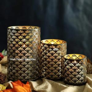 Bougeoirs votifs en fer de conception de découpe laser de forme ronde pour la décoration de la maison et de Noël Bougie votive noire - Product Image 1