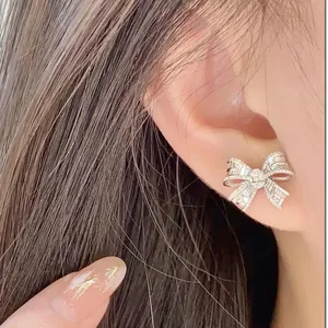 Pendientes de Aro con Moissanita de Corte Baguette de 2 Quilates en Plata 925, Chapados en Oro Amarillo, Blanco y Rosa de 14K, Regalo de Boda para Mujer - Product Image 2