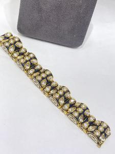 Élégant diamant clouté avec une touche moderne pour les femmes filles pour une tenue de fête Bijoux de déclaration étincelants - Product Image 2