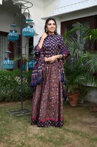 Lehenga Choli traditionnel indien pakistanais imprimé à la main en coton 100% Blouse Choli pour femmes Vêtements de fête Toutes saisons Vente en gros - Product Image 4