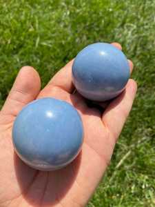 Sphère de cristal d'angélite |   Boule de pierre bleue naturelle |   Décoration de méditation et de guérison - Product Image 4