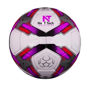 Tech Industries Ballon d'entraînement de football Matériau PU à des fins d'entraînement avec un design personnalisé et un logo personnalisé - Product Image 2