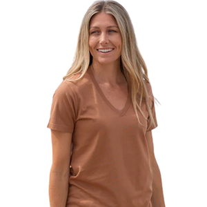 T-shirt pour femme en coton biologique de luxe 100% pré-rétréci certifié GOTS, col en V, manches courtes, doux, respirant, coupe ajustée - Product Image 5