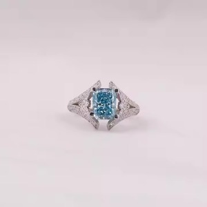 Anillos de compromiso de diamantes cultivados en laboratorio de corte radiante azul con vástago dividido personalizado en oro sólido de 14 quilates, anillo elegante de moda para niñas - Product Image 3