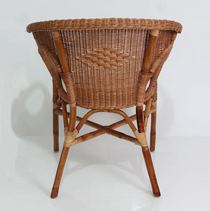 Fauteuil d'extérieur en rotin rougeâtre avec coussin, chaise en osier écologique et durable, siège de salon moderne pour patio, idéal pour les centres de villégiature, les restaurants et les parcs - Product Image 5