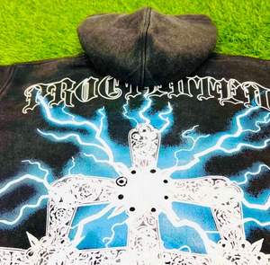 เสื้อฮู้ดซักกรดสีดำของผู้ชายเสื้อสวมหัวผ้าฟลีซผ้าฝ้าย100% แบบสวมหัวโอเวอร์ไซส์มีฮู้ดพิมพ์ลายสกรีนตัวอักษรสีดำ400gsm ออกแบบได้ตามต้องการ - Product Image 6