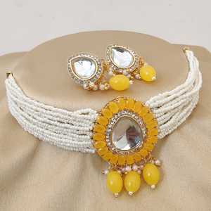 Conjunto de collar Kundan de calidad superior con pendientes a juego para mujer, joyería india tradicional con acabado chapado en oro - Product Image 1