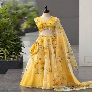 Ensemble Lehenga VASTRA COTTAGE en soie organza pure à imprimé numérique, avec blouse rembourrée, dupatta élégant, vêtements de créateur - Product Image 5