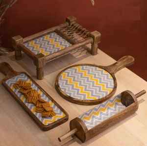 AK Ensemble de 4 plateaux de khat en bois imprimé en laiton en multicolore au meilleur prix pour les articles d'hôtel et d'ustensiles de cuisine - Product Image 1