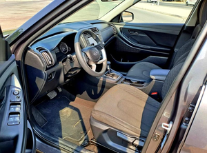 Usado 2024 - SUV Compacto de Lujo GLS Trim 100HP >8L 7 Plazas Transmisión Automática Volante a la Izquierda R18 Techo Solar Panorámico de Tela - Product Image 5