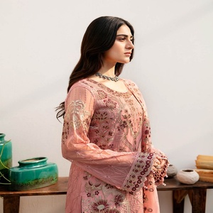 Trajes de gasa bordados hechos a mano para mujer, ropa de fiesta de lujo de 3 piezas Ramsha Volume CHEVRON Ready Wear, ropa India pakistaní - Product Image 2