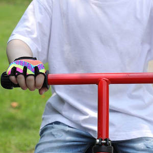 2025 Dernière conception Gants de cyclisme respirants à demi-doigts Meilleur matériau pour les cyclistes de course - Product Image 5