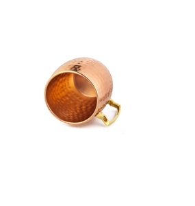 Antique style copper mule <b>mug</b> with a wide base and hammered detailing perfect for classic drinks and home bars - Product Image 2