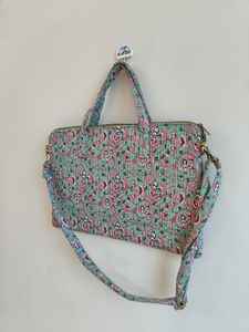 Sac pour ordinateur portable matelassé floral vintage de haute qualité fait à la main avec fermeture éclair et poignée pour les voyages - Product Image 3