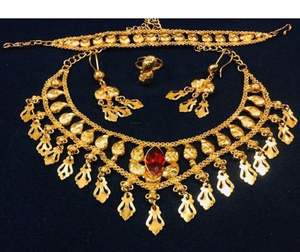 Ensemble de bijoux vintage plaqué or 24 carats Collier en cuivre 18 carats Boucles d'oreilles Motif fleur Zircon USA France Accessoire de mode Anniversaire - Product Image 5