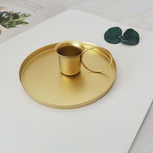 Bougeoir en métal et fer Vintage Chamber Stick Finger Ring Chandeliers Forme ronde avec poignée Finition dorée Décoration intérieure - Product Image 1