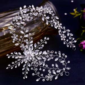 Diadème en strass argenté Bridella BHP242-S, couronne de reine pour mariage, accessoire de tête en alliage avec ajustement confortable pour les événements formels - Product Image 6