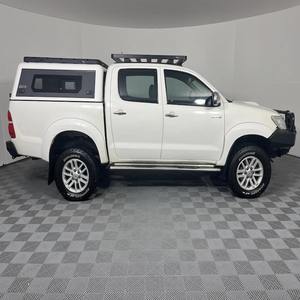 Toyota Hilux Double Cab 2.7L Essence Automatique Full Option d'occasion (2000-2022) – Véhicule en excellent état avec livraison rapide, disponible en conduite à gauche ou à droite - Product Image 5