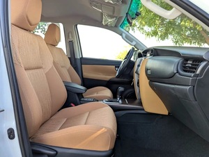 Nuovissimo SUV Toyota Fortuner 2023, 5 posti, 2999cc, tetto apribile, specifiche GCC, 199 CV, 4 cilindri, cambio automatico, guida a sinistra - Product Image 3