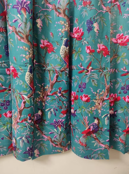 สีเขียวอมน้ำเงิน