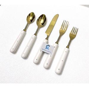 Ensemble de couverts de luxe en acier inoxydable de haute qualité, plaqué or PVD, avec manche en résine design, vaisselle de table - Product Image 3
