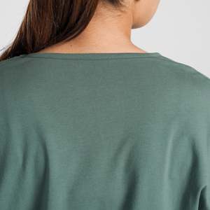เสื้อยืดสีเขียวลำลองสำหรับผู้หญิง ไซส์ XS/XSs ผ้าคอตตอนเจอร์ซีย์คุณภาพสูง ทรงสั้น ระบายอากาศได้ดี คอผูกโบว์ แต่งลูกไม้ลายเพชร - Product Image 6