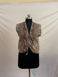 Chaqueta Acolchada Vintage Kantha, Chaqueta Chaleco Algodón Artesanal. Chaleco de mujer estilo hippie de frente abierto. # KanthaFashion - Product Image 6