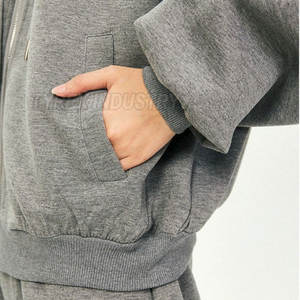 Ensemble de survêtement évasé pour femme en tissu doux, deux pièces avec bas évasé pour un confort quotidien et une tenue facile 2026 - Product Image 6