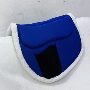 COUSSIN DE SELLE EN MAILLE DE CHEVAL DOUBLE DOUBLURE EN MOUSSE AVEC PATCH EN CUIR SUÈDE VÉRITABLE DES DEUX CÔTÉS LOGO PERSONNALISÉ OEM, STYLE MODÈLE DE CONCEPTION - Product Image 1