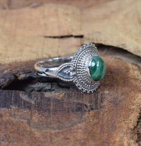 Bague élégante en malachite avec pierres précieuses en argent sterling 925 massif avec une forme ovale élégante plaquée rhodium pour les cadeaux de mariage - Product Image 3