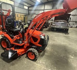 Agriculture en gros 2024 Kubota BX2380 avec tondeuse centrale et accessoires avant - Product Image 1